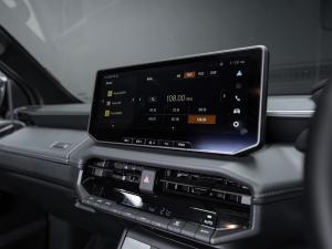 Toyota Hilux 2.8GD-6 double cab Raider 4x4 - Image 27