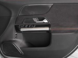 Mercedes-Benz GLA GLA200d Progressive - Image 13