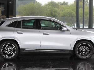 Mercedes-Benz GLA GLA200d Progressive - Image 4