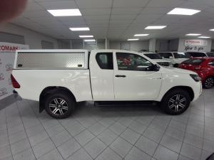 Toyota Hilux 2.4GD-6 Xtra cab Raider manual - Image 3