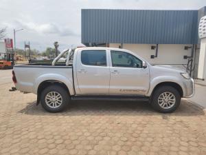 Toyota Hilux 3.0D-4D double cab Raider Legend 45 - Image 3