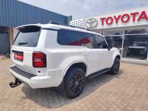 Toyota Land Cruiser Prado 2.8GD VX-L - Image 2