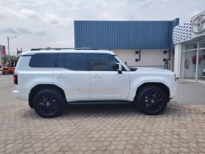 Toyota Land Cruiser Prado 2.8GD VX-L - Image 3