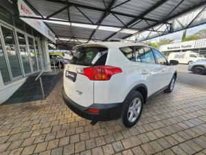 Toyota RAV4 2.2D-4D AWD GX - Image 2