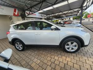 Toyota RAV4 2.2D-4D AWD GX - Image 3