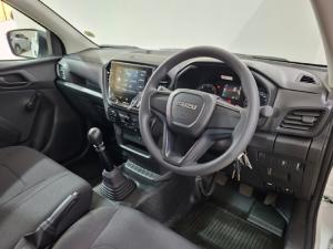 Isuzu D-Max 1.9TD single cab low-rider - Image 11