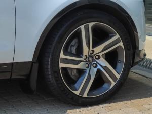 Land Rover Discovery D300 R-Dynamic SE - Image 13
