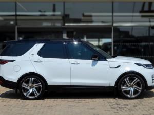 Land Rover Discovery D300 R-Dynamic SE - Image 2