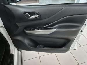 Nissan Navara 2.5DDTI LE/LE Plus 4X4 automatic D/C - Image 10
