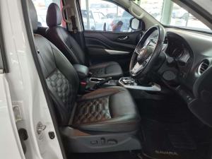 Nissan Navara 2.5DDTI LE/LE Plus 4X4 automatic D/C - Image 11
