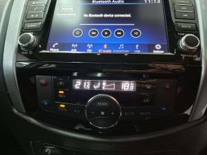 Nissan Navara 2.5DDTI LE/LE Plus 4X4 automatic D/C - Image 19