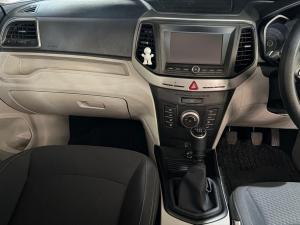 Mahindra XUV300 1.5TD W6 - Image 8