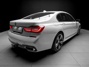 BMW 7 Series 750i - Image 16