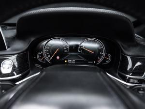 BMW 7 Series 750i - Image 20