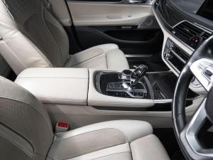 BMW 7 Series 750i - Image 21