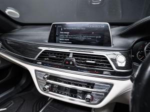 BMW 7 Series 750i - Image 22