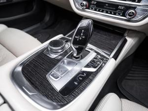 BMW 7 Series 750i - Image 23