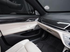 BMW 7 Series 750i - Image 24