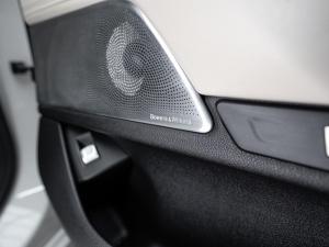 BMW 7 Series 750i - Image 25