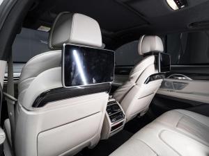 BMW 7 Series 750i - Image 28