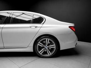BMW 7 Series 750i - Image 5