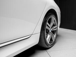 BMW 7 Series 750i - Image 6