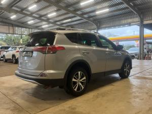 Toyota RAV4 2.0 GX auto - Image 2