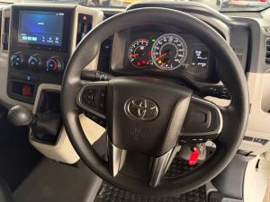 Toyota Quantum 2.8 SLWB panel van - Image 8