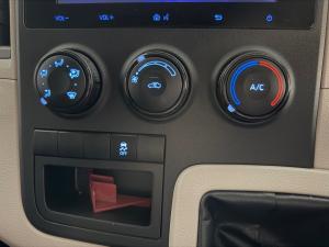 Toyota Quantum 2.8 SLWB panel van - Image 13