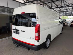 Toyota Quantum 2.8 SLWB panel van - Image 2