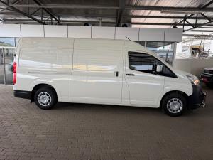 Toyota Quantum 2.8 SLWB panel van - Image 3