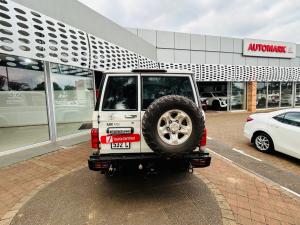 Toyota Land Cruiser 76 4.5D-4D V8 station wagon LX - Image 5