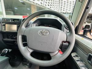 Toyota Land Cruiser 76 4.5D-4D V8 station wagon LX - Image 8