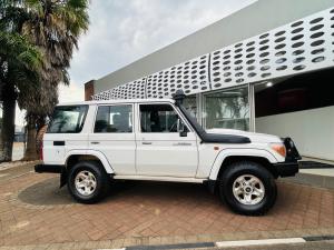 Toyota Land Cruiser 76 4.5D-4D V8 station wagon LX - Image 3