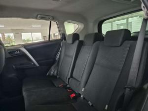 Toyota RAV4 2.0 GX - Image 12