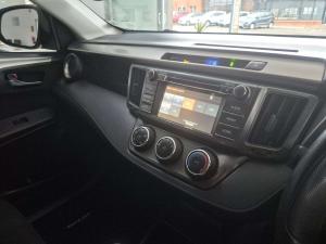 Toyota RAV4 2.0 GX - Image 19