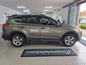 Toyota RAV4 2.0 GX - Image 6