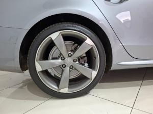 Audi A4 1.8T S auto - Image 6