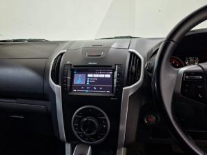 Isuzu D-Max 300 3.0TD double cab 4x4 LX auto - Image 7