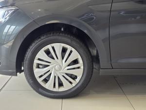 Volkswagen Polo sedan 1.6 manual - Image 12