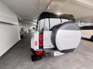 Land Rover Defender 110 D300 X-Dynamic SE - Image 11