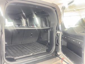 Land Rover Defender 110 D300 X-Dynamic SE - Image 5