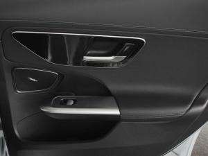 Mercedes-Benz C-Class C200 AMG Line - Image 15