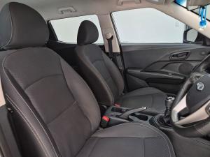 Mahindra XUV300 1.2T W6 - Image 10