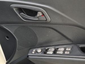 Mahindra XUV300 1.2T W6 - Image 12