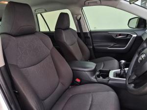Toyota RAV4 2.0 GX - Image 11
