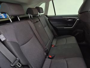 Toyota RAV4 2.0 GX - Image 12
