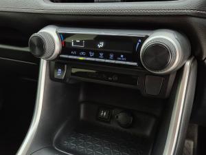 Toyota RAV4 2.0 GX - Image 17