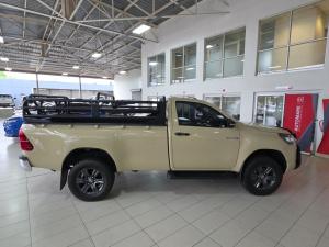 Toyota Hilux 2.4GD-6 single cab 4x4 Raider manual - Image 3