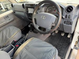 Toyota Land Cruiser 79 4.5D-4D LX V8 single cab - Image 6